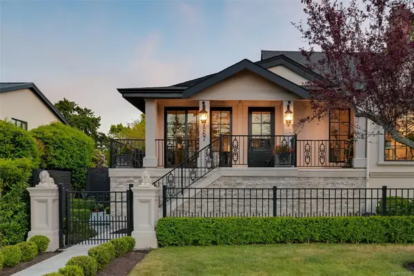 867 Victoria Ave, Oak Bay BC V8S 4N4 - 3 bed, 3.0 bath in Oak Bay
