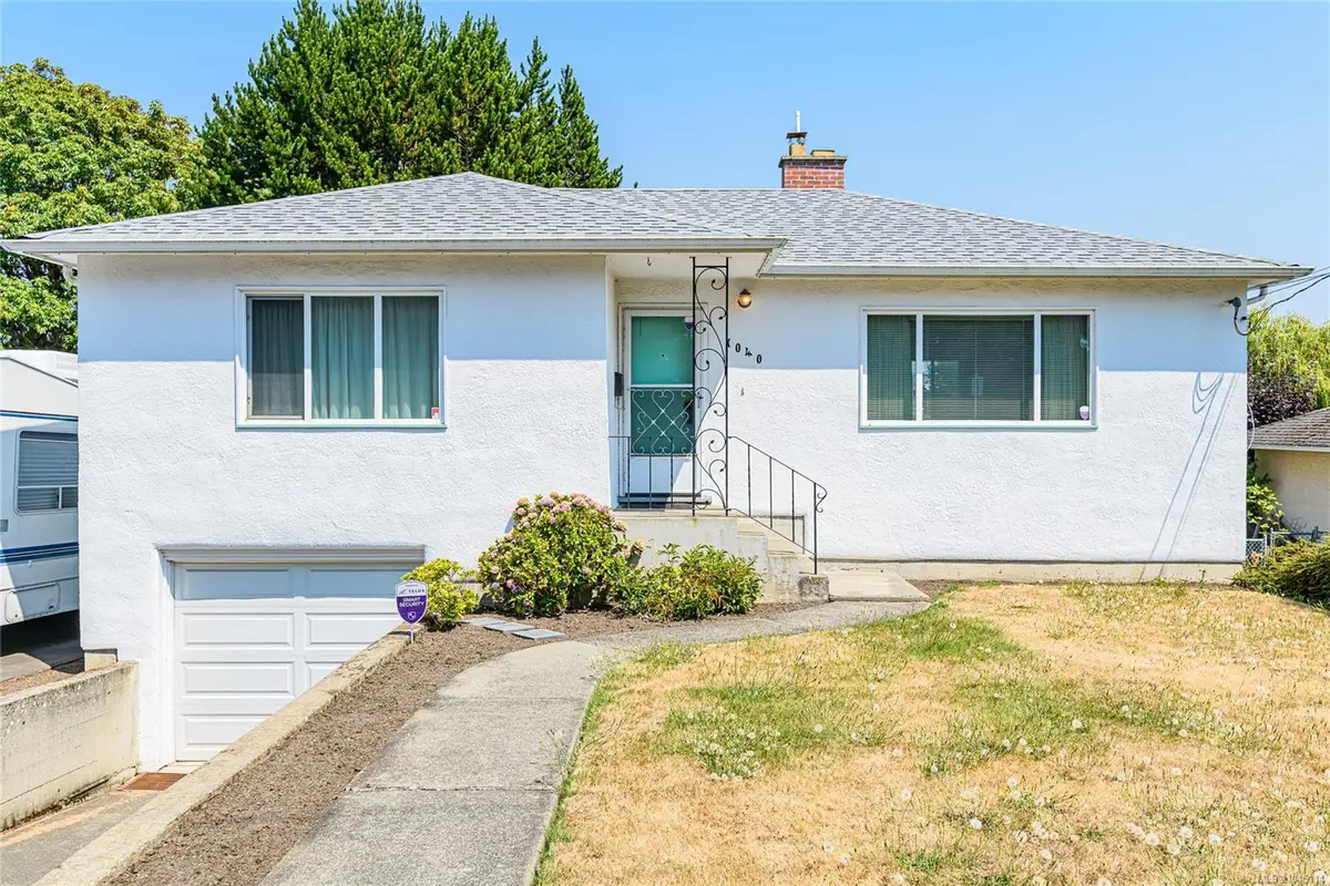 1040 Craigflower Rd, Esquimalt BC V9A 2Y1