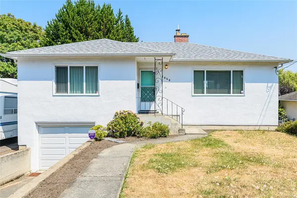 1040 Craigflower Rd, Esquimalt BC V9A 2Y1 - 3 bed, 2.0 bath in Esquimalt