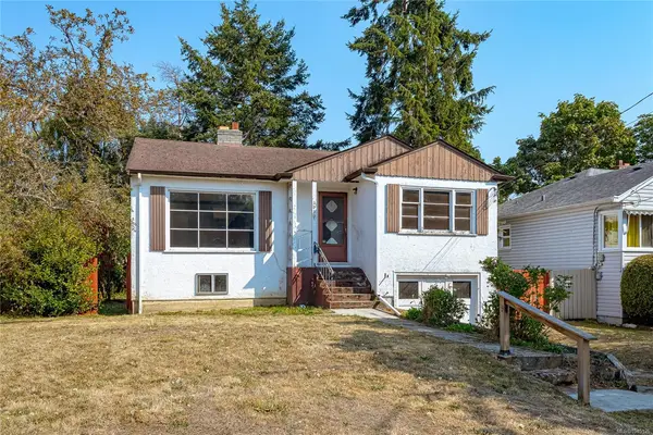 3033 Carroll St, Victoria BC V9A 1R5 - 3 bed, 1.0 bath in Victoria