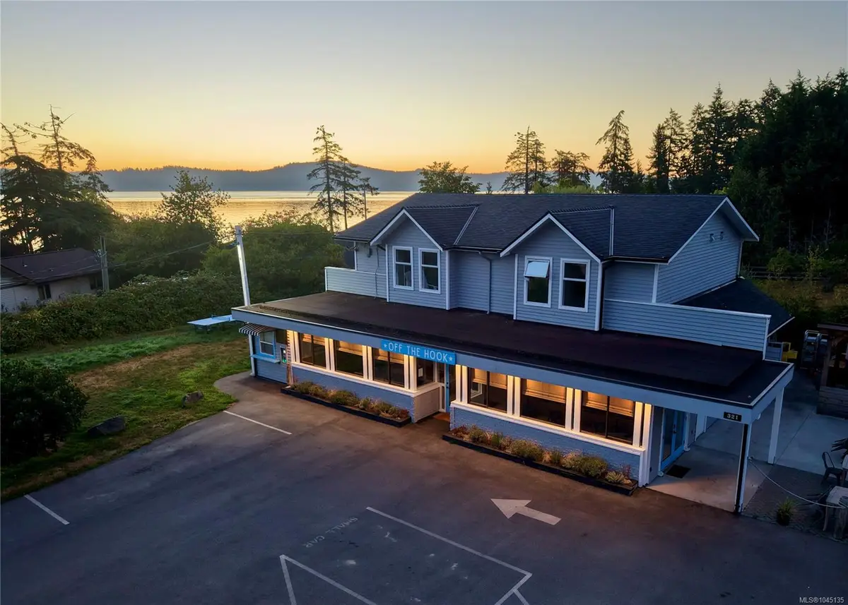 321 Fernwood Rd, Salt Spring BC V8K 1C3
