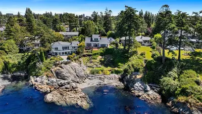 330 Plaskett Pl, Esquimalt BC V9A 6G4