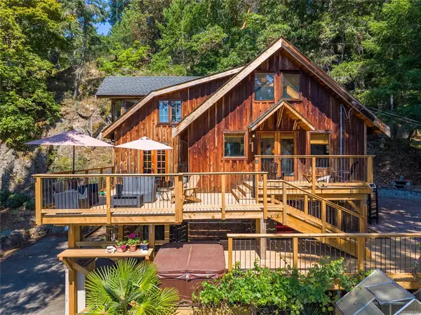 4704 Captains Cres, Pender Island BC V0N 2M2 - 3 bed, 2 bath property for sale in Pender Island