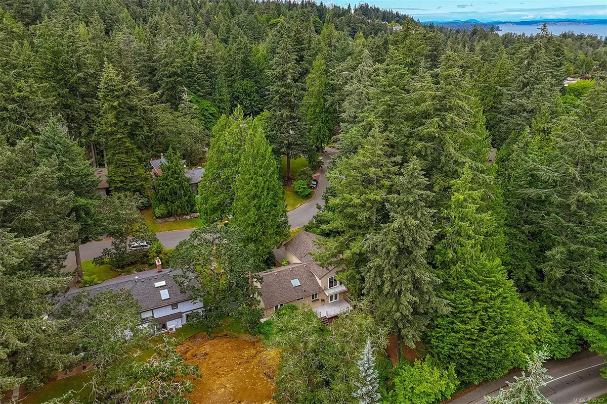 1005 Kentwood Pl, Saanich BC V8Y 2R2