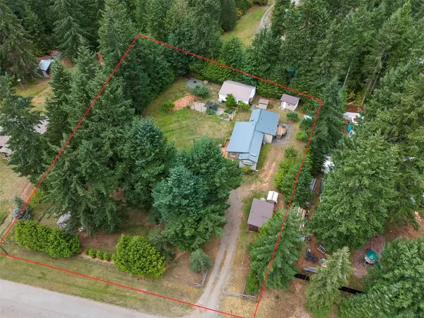 3713 James Cres, Black Creek BC V9J 1E9 - 2 bed, 2.0 bath in Black Creek