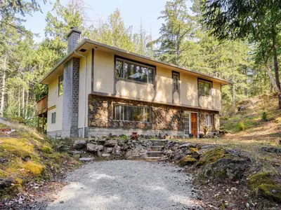 912 Finlayson Arm Rd, Highlands BC V9B 6E6