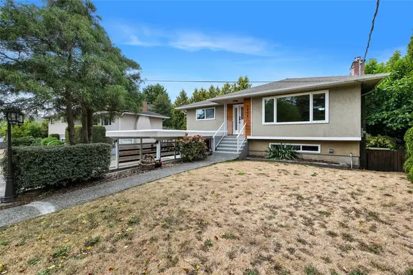 1656 Stanhope Pl, Saanich BC V8P 1Y1 - 5 bed, 2.0 bath in Saanich