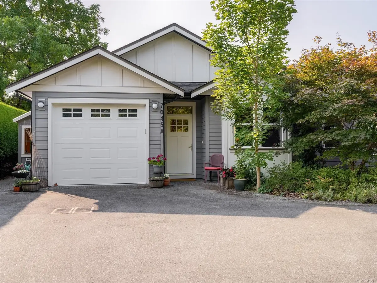 7045 Wallace Dr #A, Central Saanich BC V8M 1E9