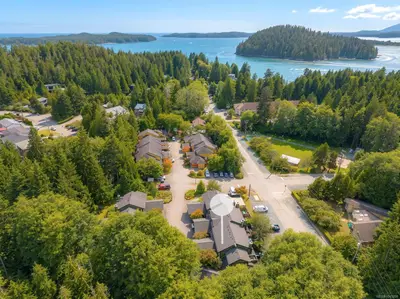 301 Arnet Rd #6, Tofino BC V0R 2Z0