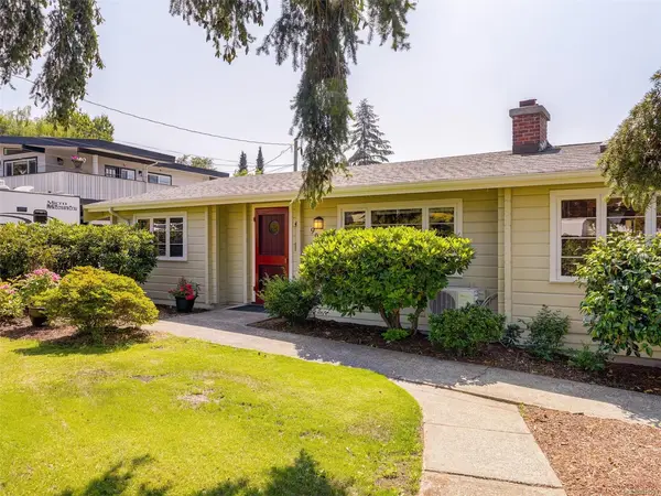 901 Verdier Ave, Central Saanich BC V8M 1B3 - 2 bed, 2.0 bath in Central Saanich
