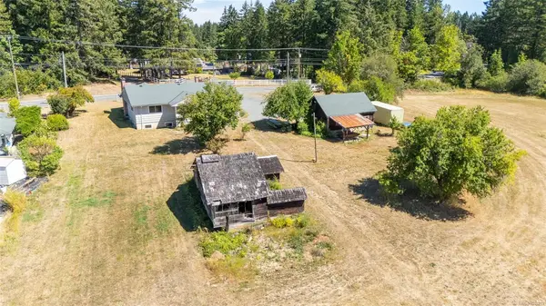 4030 Gibbins Rd, Duncan BC V9L 1N9 - 4 bed, 2 bath property for sale in Duncan