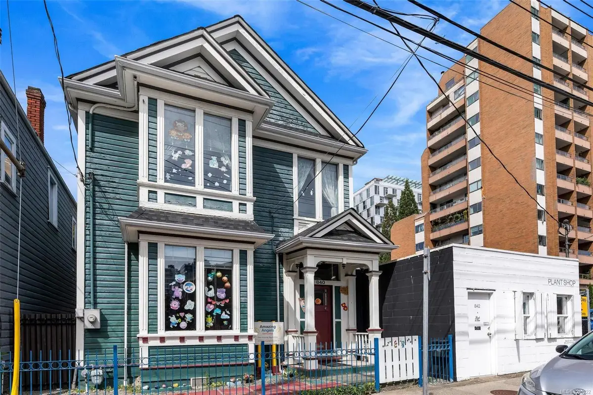 840 Cormorant St, Victoria BC V8W 1R1