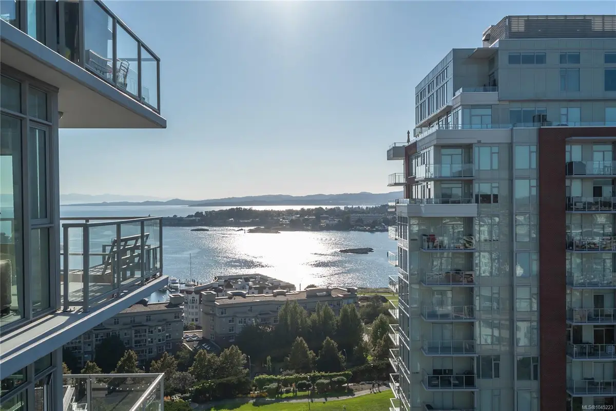 83 Saghalie Rd #1404, Victoria BC V9A 0E7