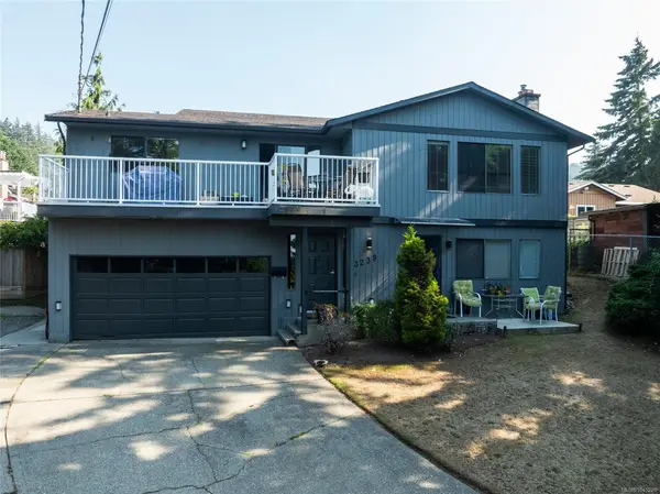 3239 Sedgwick Dr, Colwood BC V9C 3K2 - 6 bed, 4 bath property for sale in Colwood