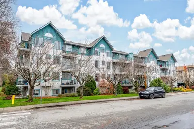 275 First St #403, Duncan BC V9L 1R3