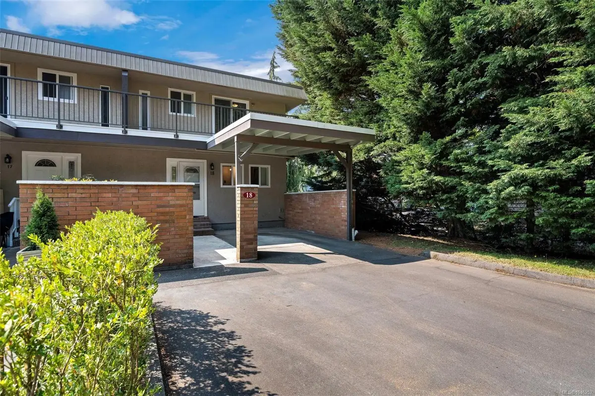 1701 McKenzie Ave #18, Saanich BC V8N 1A6