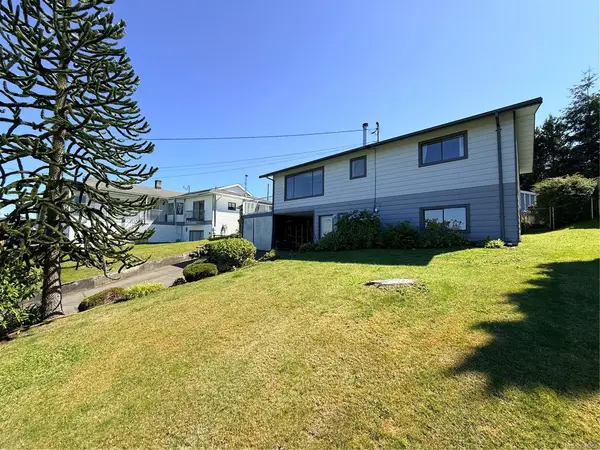 2273 Chelohsin Cres, Port McNeill BC V0N 2R0 - 3 bed, 3 bath property for sale in Port McNeill