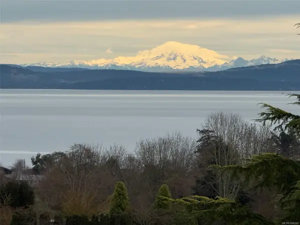 5350 Sayward Hill Cres #204, Saanich BC V8Y 3H9 - 2 bed, 2.0 bath in Saanich