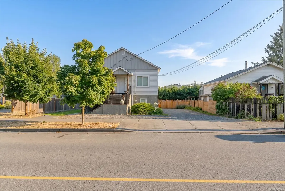 121 Harewood Rd, Nanaimo BC V9R 2Y7
