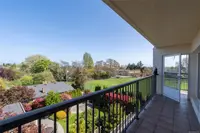 View 25