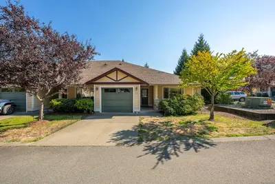 2728 1st St #43, Courtenay BC V9N 4A4
