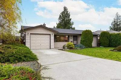 693 Wedgewood Cres, Parksville BC V9P 1B6
