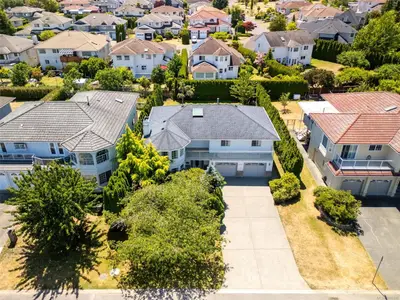 1847 El Sereno Dr, Saanich BC V8N 6K4