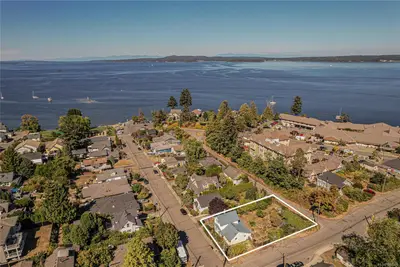 9899 Maple St, Chemainus BC V0R 1K0