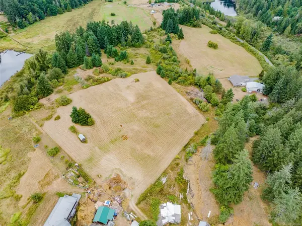 2445 Godfrey Rd, Nanaimo BC V9X 1E6 - 5 bed, 3.0 bath in Nanaimo