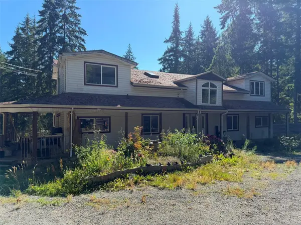 2524 MacAulay Rd, Black Creek BC V9J 1B5 - 0 bed, 3 bath property for sale in Black Creek