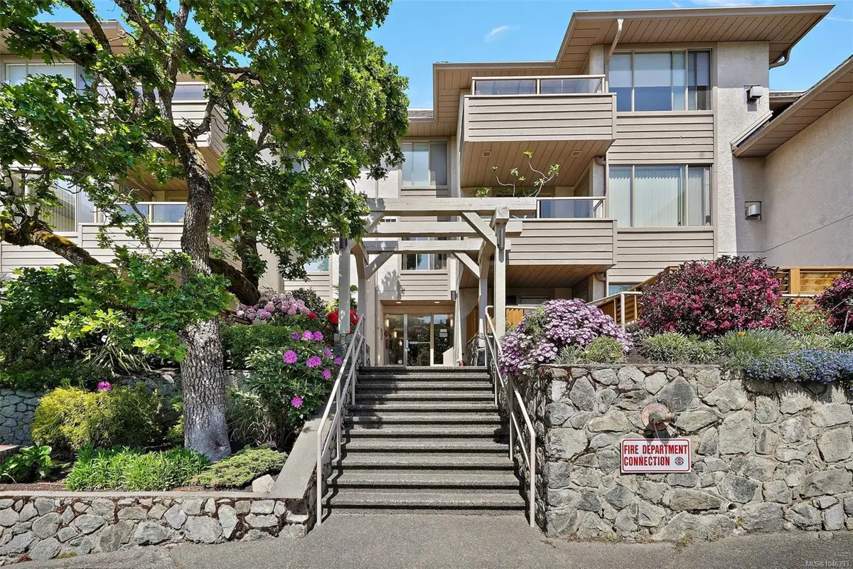 3400 Quadra St #306, Saanich BC V8X 1G6