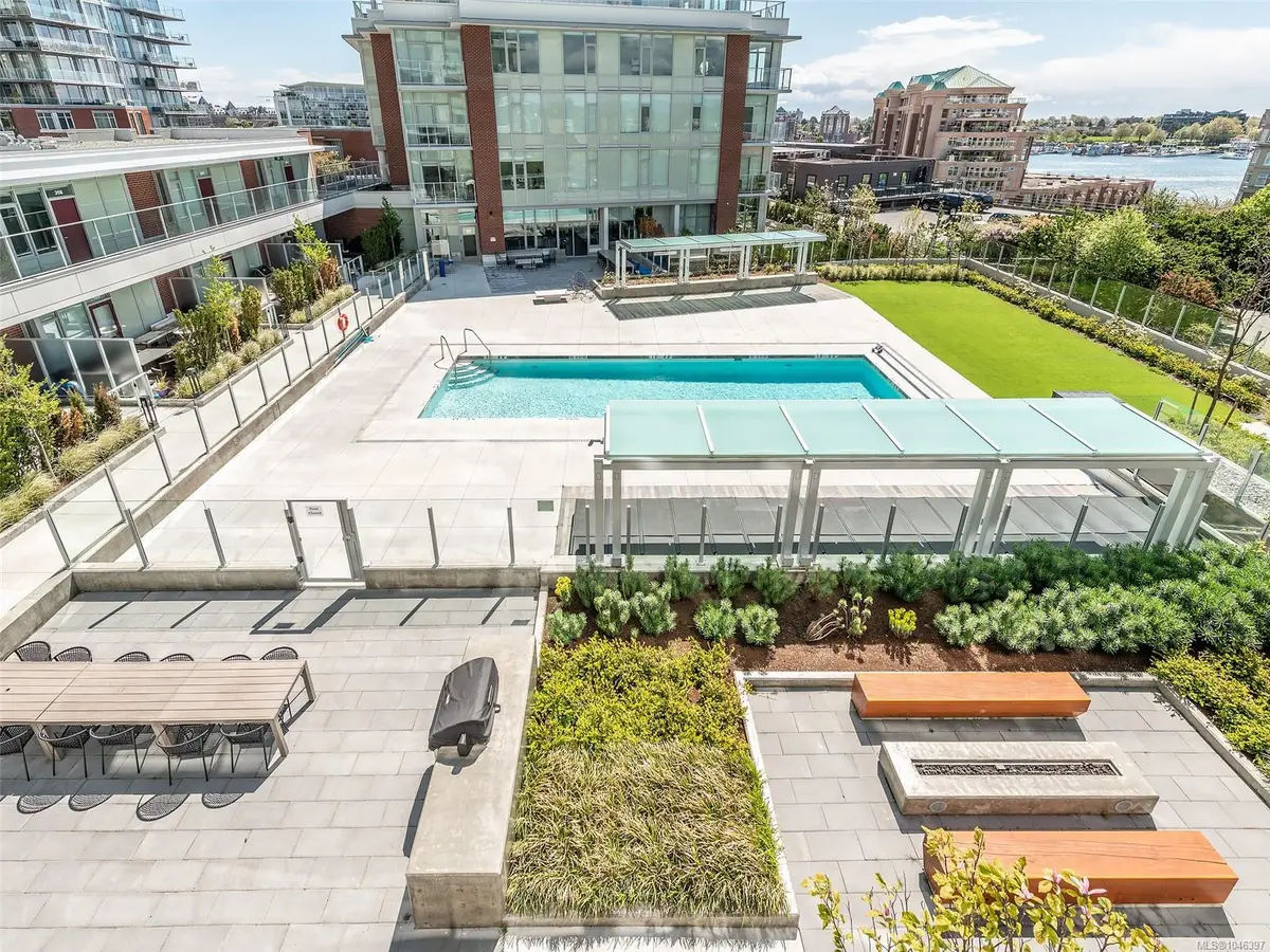 70 Saghalie Rd #211, Victoria BC V9A 0G9