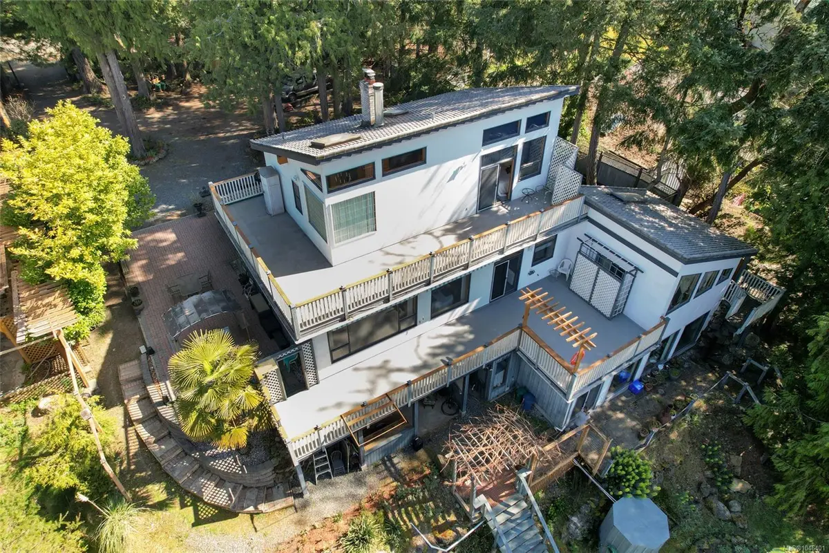 1059 Pat Burns Ave, Gabriola Island BC V0R 1X2