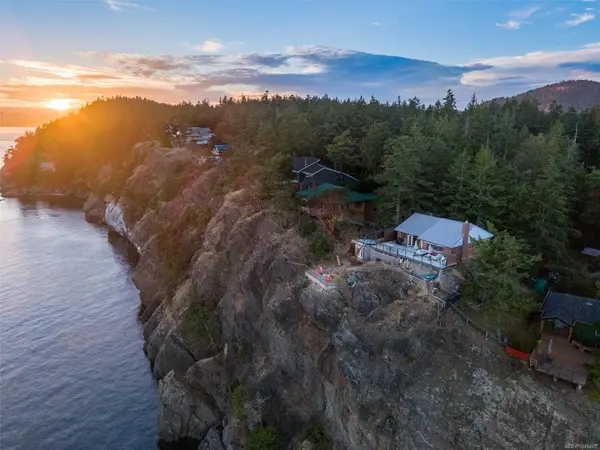 7918 Swanson View Dr, Pender Island BC V0N 2M2 - 2 bed, 3.0 bath in Pender Island