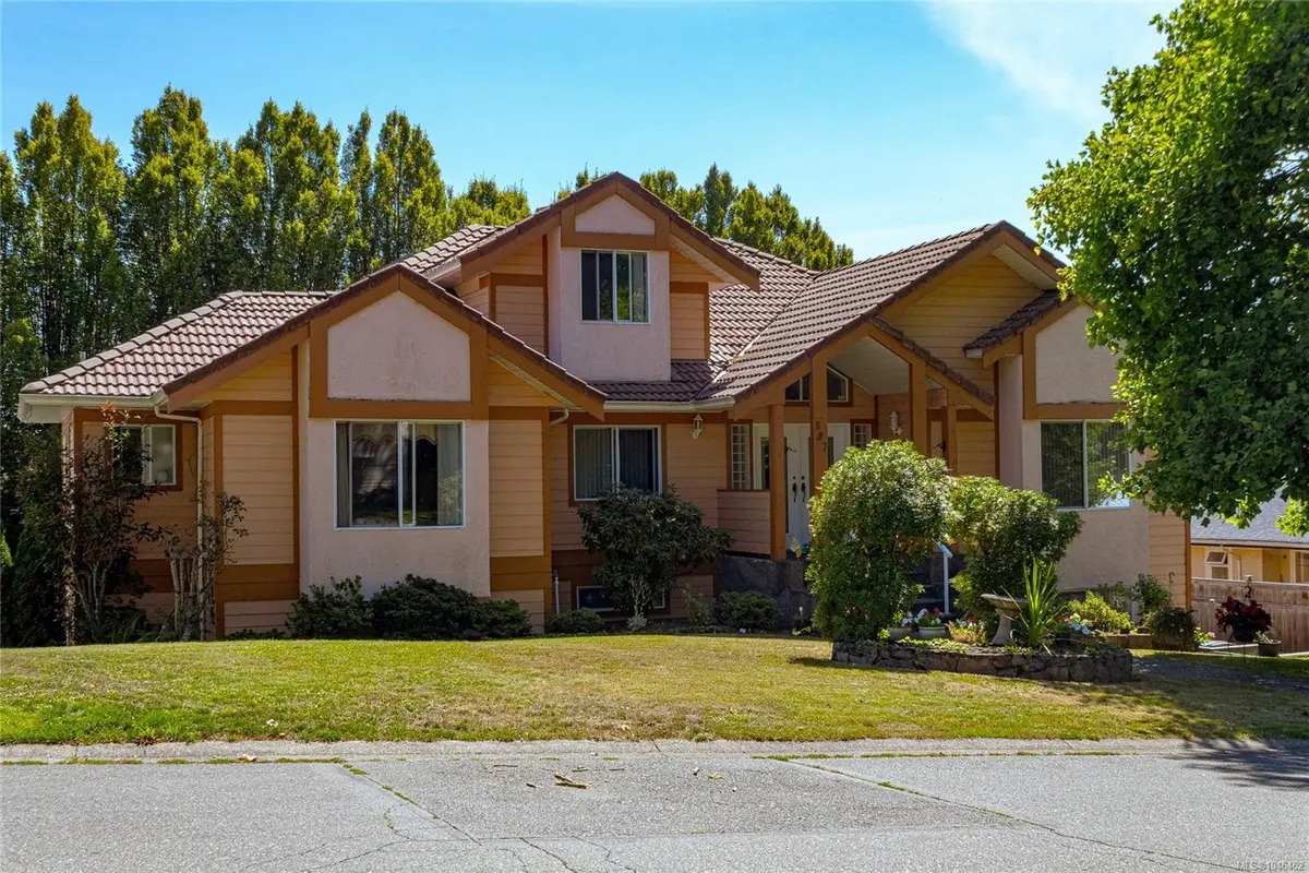 897 Maltwood Terr, Saanich BC V8X 5G2