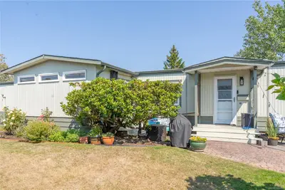 9392 Brookwood Dr E, Sidney BC V8L 4H3