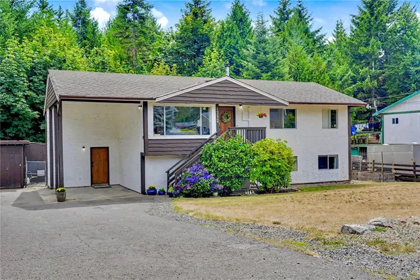 1712 Robin Hill Dr, Shawnigan Lake BC V0R 2W0 - 3 bed, 2 bath property for sale in Shawnigan Lake