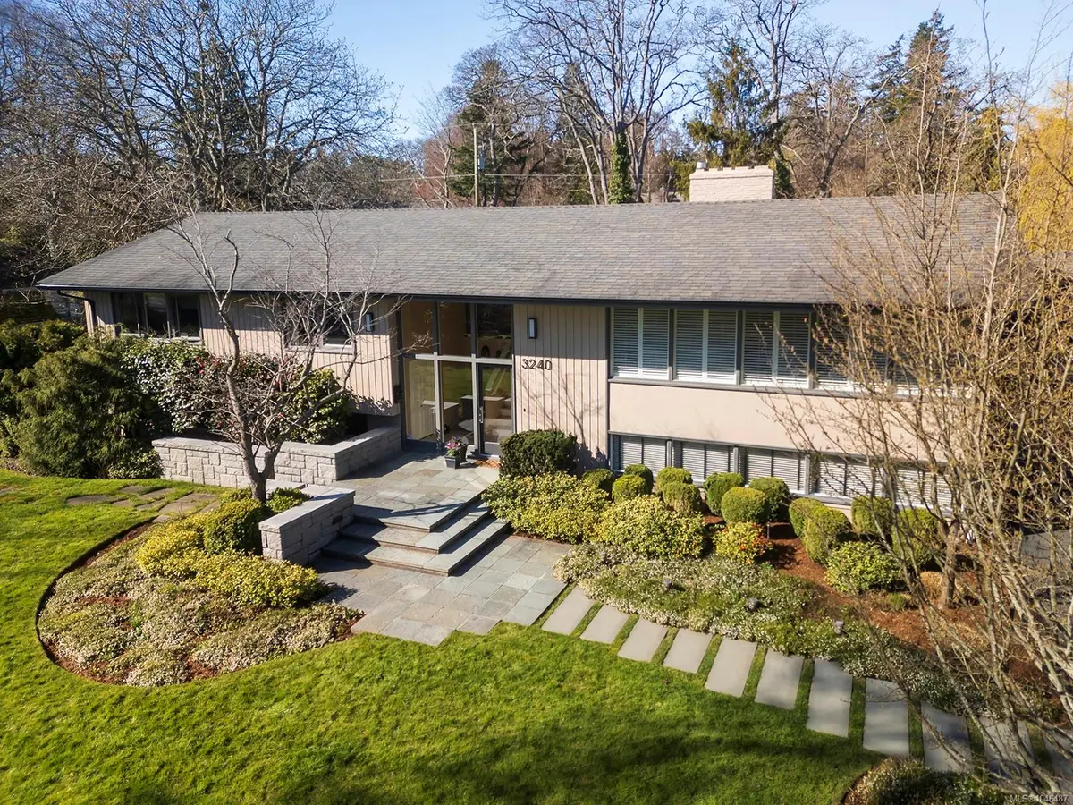3240 Beach Dr, Oak Bay BC V8R 6L8
