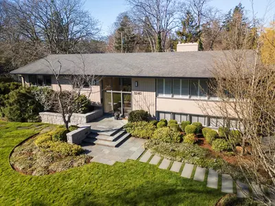 3240 Beach Dr, Oak Bay BC V8R 6L8