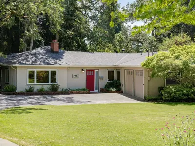 1941 Mayfair Dr, Saanich BC V8P 1R1