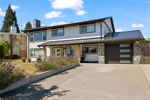 34 McLean St, Campbell River BC V9W 2L9 - 4 bed, 3.0 bath in Campbell River