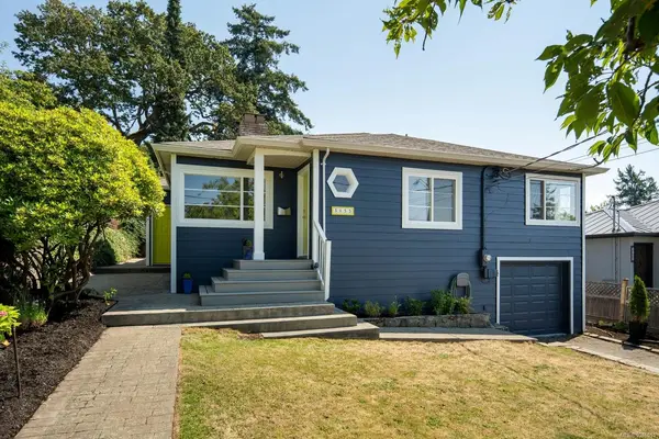 3155 Mars St, Victoria BC V8X 1B9 - 3 bed, 2.0 bath in Victoria