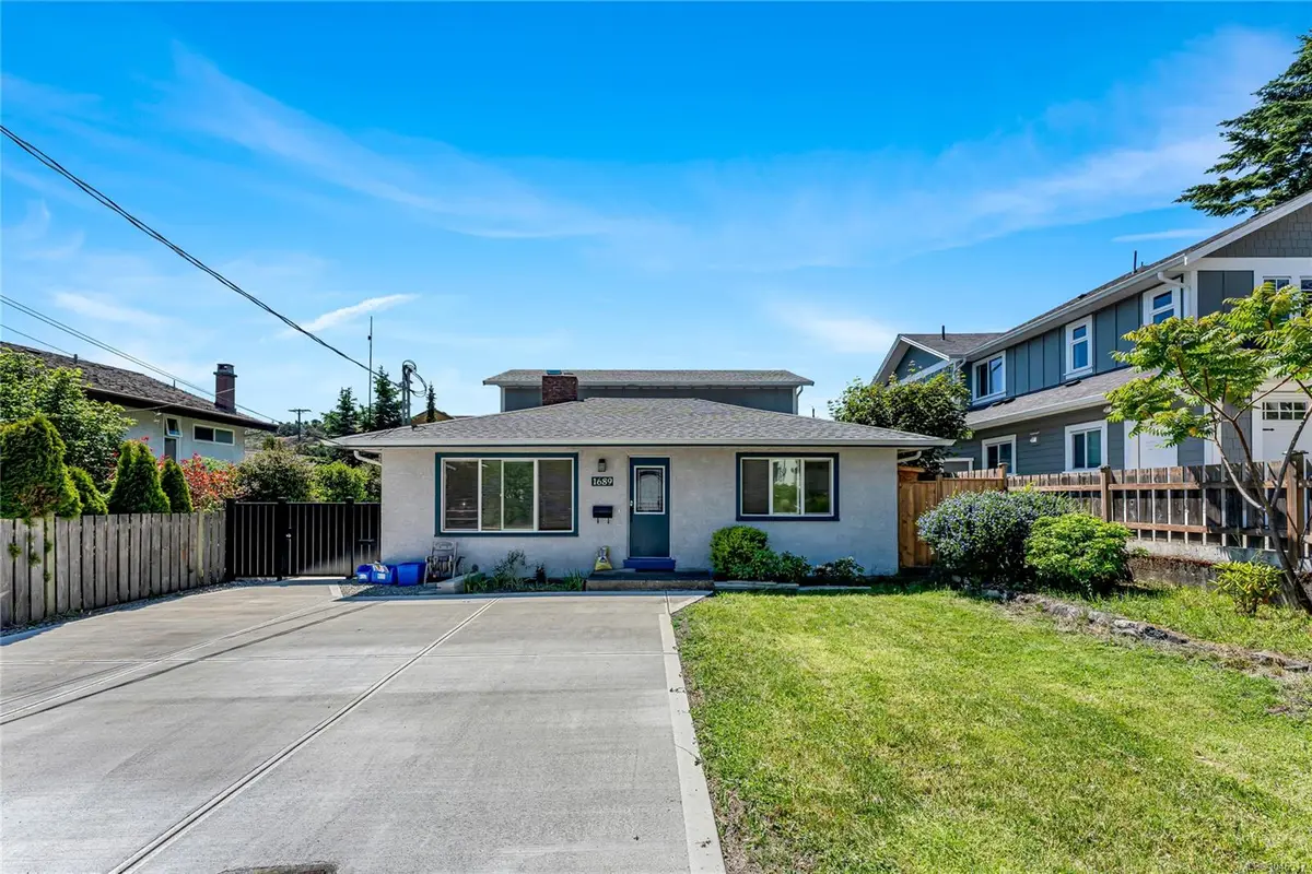 1689 Kisber Ave, Saanich BC V8P 2W5