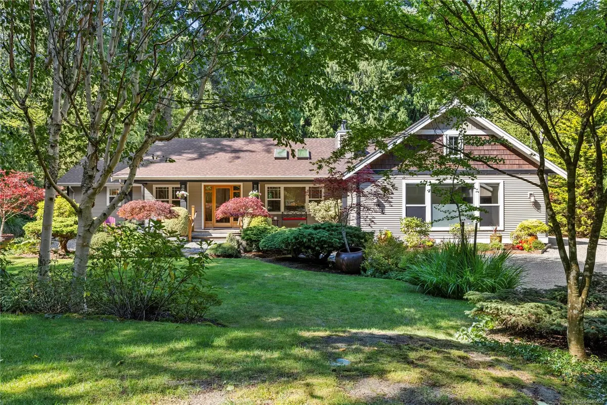 825 Fern Rd E, Qualicum Beach BC V9K 1M3