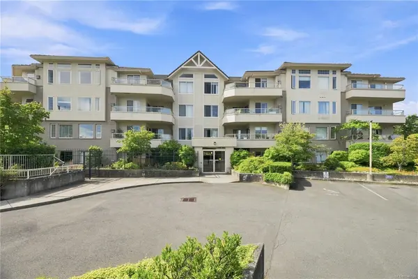 3700 Carey Rd #303, Saanich BC V8Z 4C2 - 2 bed, 2.0 bath in Saanich