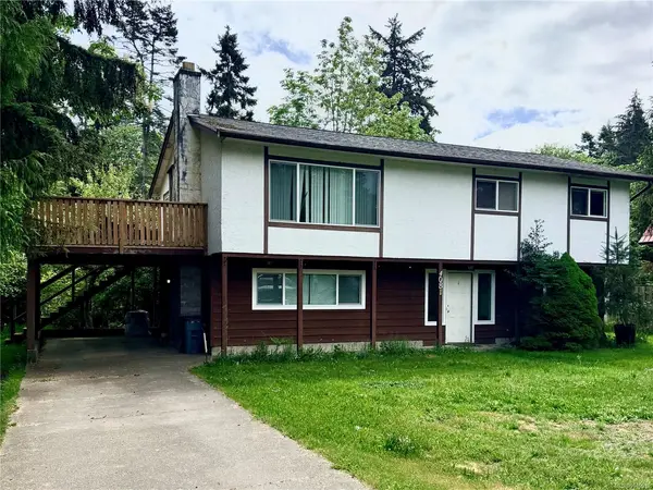 4081 Carey Pl, Royston BC V0R 2V0 - 5 bed, 2 bath property for sale in Royston