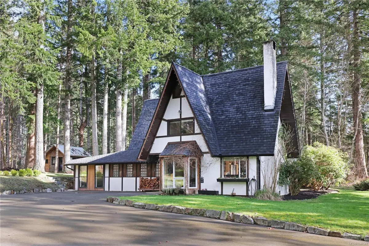 2138 Left Rd, Courtenay BC V9J 1T9