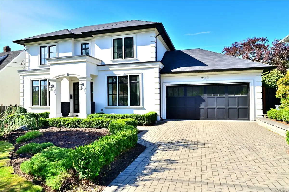 2777 Dewdney Ave, Oak Bay BC V8R 3M3