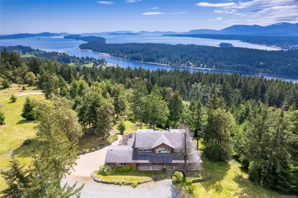 1495 Coats Dr, Gabriola Island BC V0R 1X6 - 4 bed, 4 bath property for sale in Gabriola Island