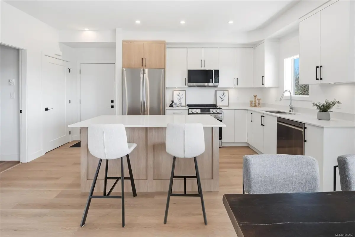7053 Central Saanich Rd #201, Central Saanich BC V8M 1Y3